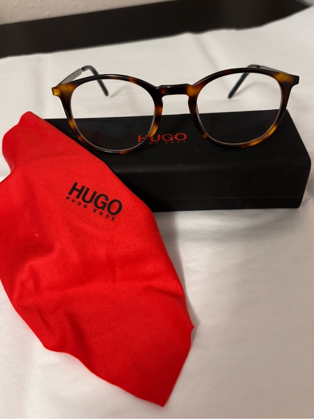 HUGO BOSS MEN’s HG-09 eyeglasses.like new!